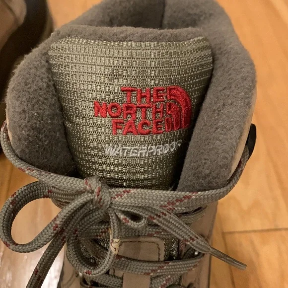The North Face boots size 6 - Picture 4 of 7